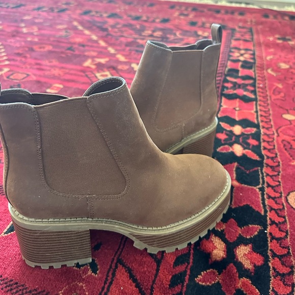 MIA Suede Platform Chelsea Boots - Picture 3 of 5